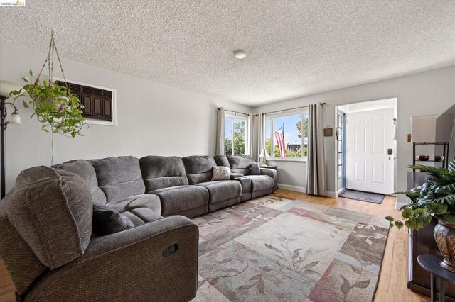 218 W Madill St, Antioch, CA 94509