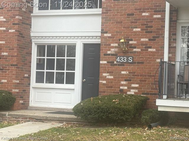433 Fox Hills Drive 5, Bloomfield Hills, MI 48304