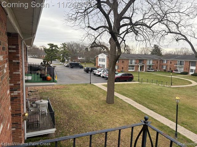 433 Fox Hills Drive 5, Bloomfield Hills, MI 48304