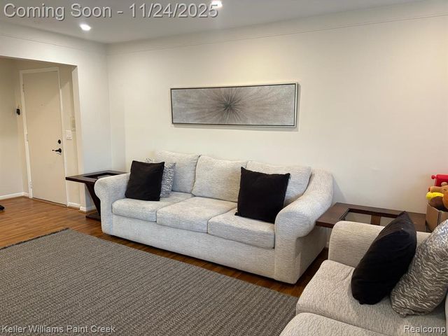 433 Fox Hills Drive 5, Bloomfield Hills, MI 48304