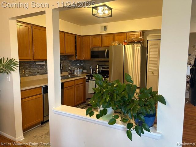 433 Fox Hills Drive 5, Bloomfield Hills, MI 48304