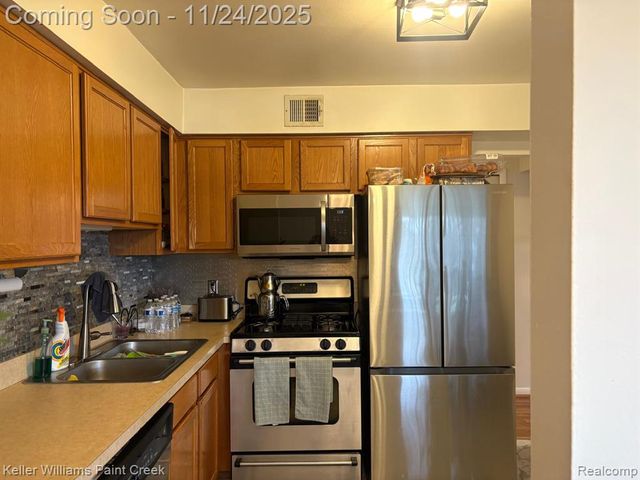 433 Fox Hills Drive 5, Bloomfield Hills, MI 48304