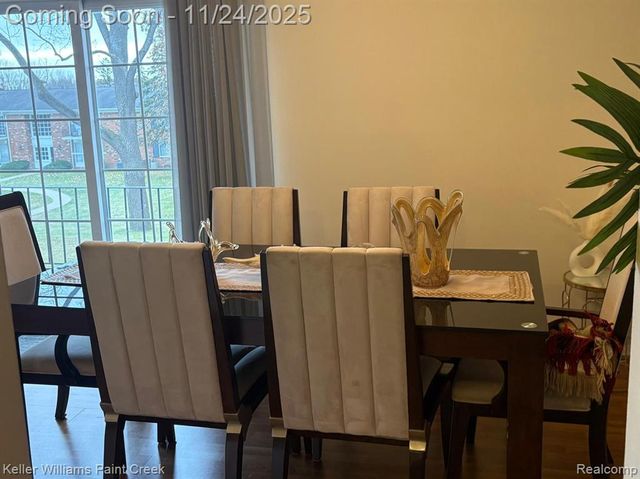 433 Fox Hills Drive 5, Bloomfield Hills, MI 48304