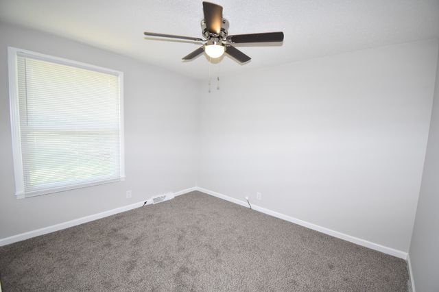 1579 Cherry Tree Dr, Clarksville, TN 37042