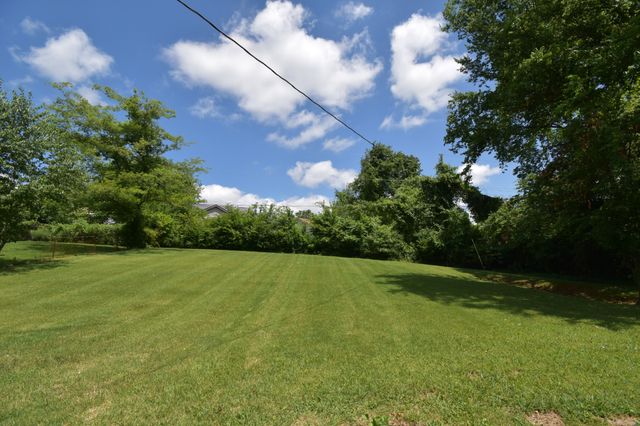 1579 Cherry Tree Dr, Clarksville, TN 37042