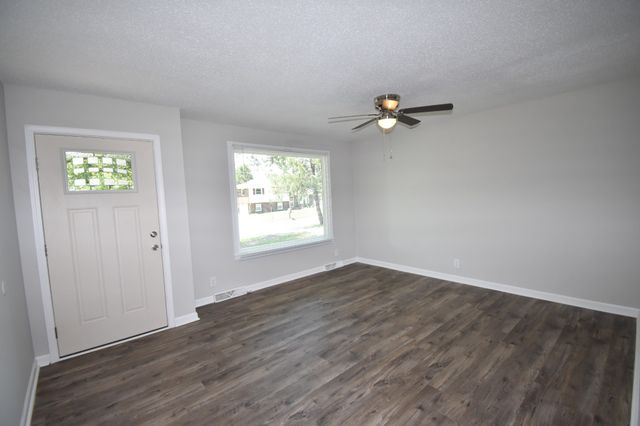 1579 Cherry Tree Dr, Clarksville, TN 37042