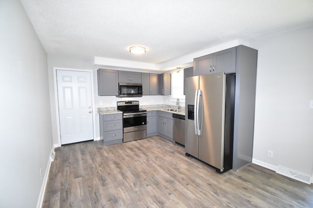 1579 Cherry Tree Dr, Clarksville, TN 37042