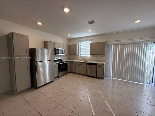 434 NE 13th St, Florida City, FL 33034