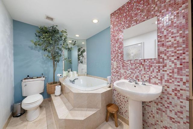 1 Miranova Place, 1220, Columbus, OH 43215