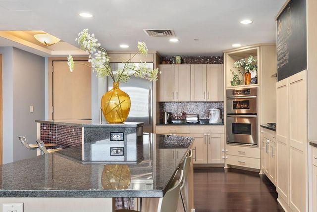 1 Miranova Place, 1220, Columbus, OH 43215