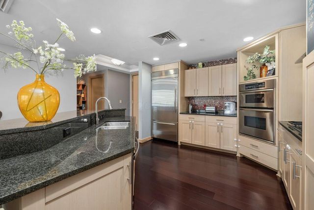 1 Miranova Place, 1220, Columbus, OH 43215