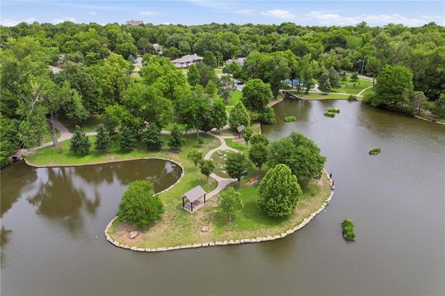 8524 Riley Street, Overland Park, KS 66212