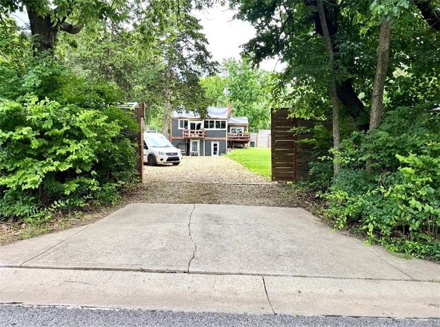 8524 Riley Street, Overland Park, KS 66212