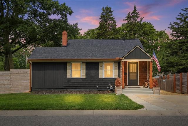 8524 Riley Street, Overland Park, KS 66212