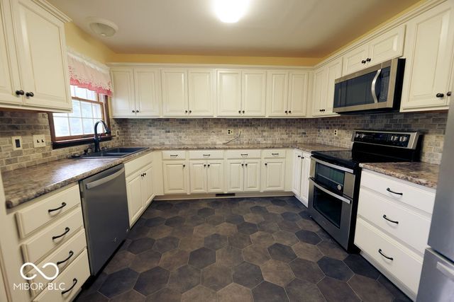 1221 S Poplar Street, Seymour, IN 47274
