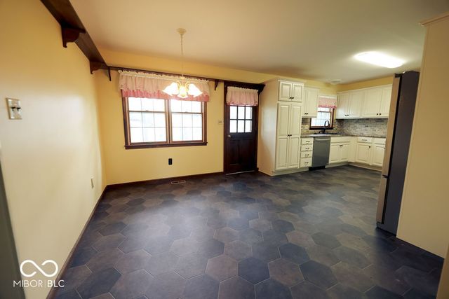 1221 S Poplar Street, Seymour, IN 47274