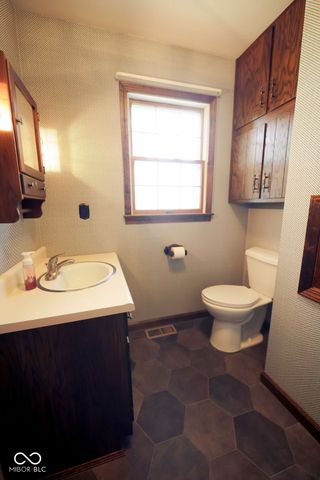 1221 S Poplar Street, Seymour, IN 47274