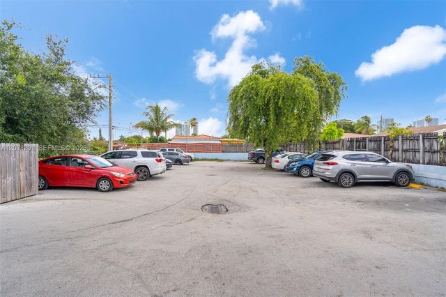 1879 NW 7th St, Miami, FL 33125