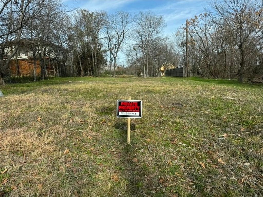 1625 E Leuda Street, Fort Worth, TX 76104
