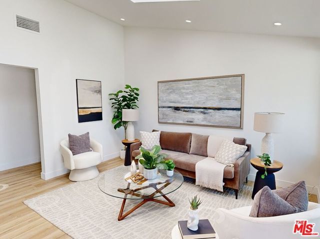 10419 Vassar Avenue, Chatsworth (los Angeles), CA 91311