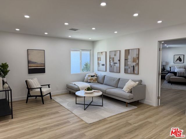 10419 Vassar Avenue, Chatsworth (los Angeles), CA 91311