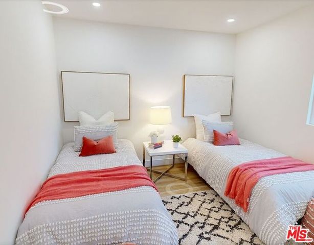 10419 Vassar Avenue, Chatsworth (los Angeles), CA 91311