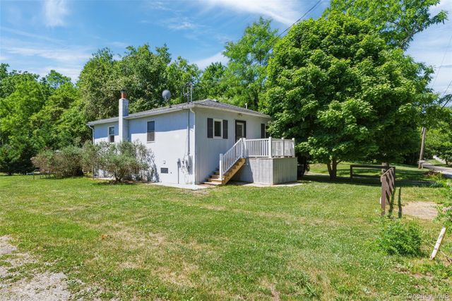 2 North Street, Manorville, NY 11949