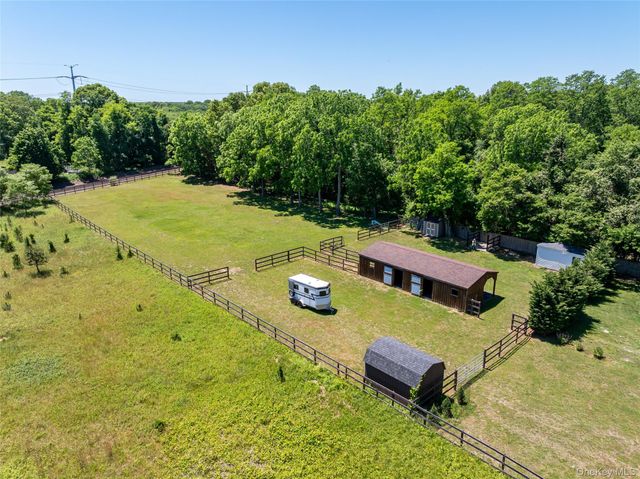 2 North Street, Manorville, NY 11949