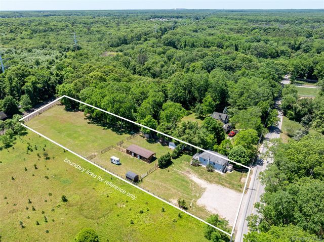 2 North Street, Manorville, NY 11949