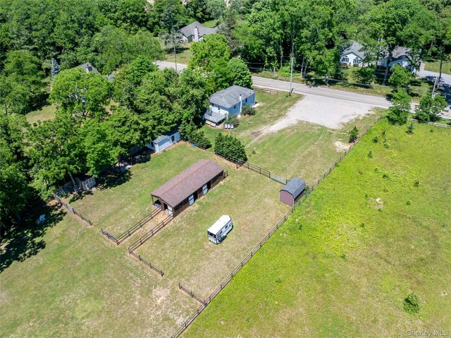 2 North Street, Manorville, NY 11949