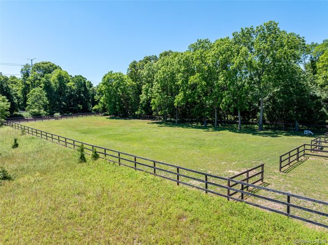 2 North Street, Manorville, NY 11949