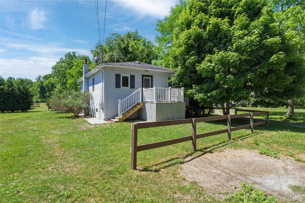 2 North Street, Manorville, NY 11949
