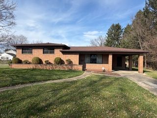 119 E 5th Street, Williamstown, WV 26187