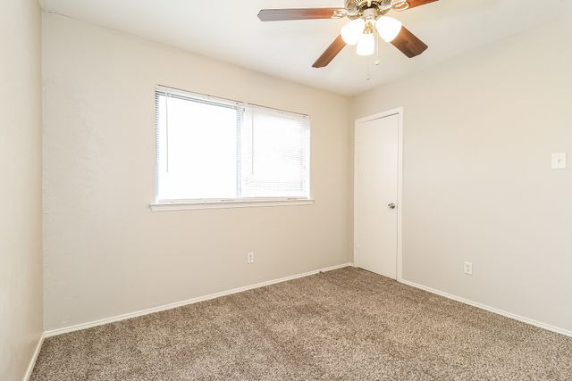 501 Curts Drive, Grand Prairie, TX 75052