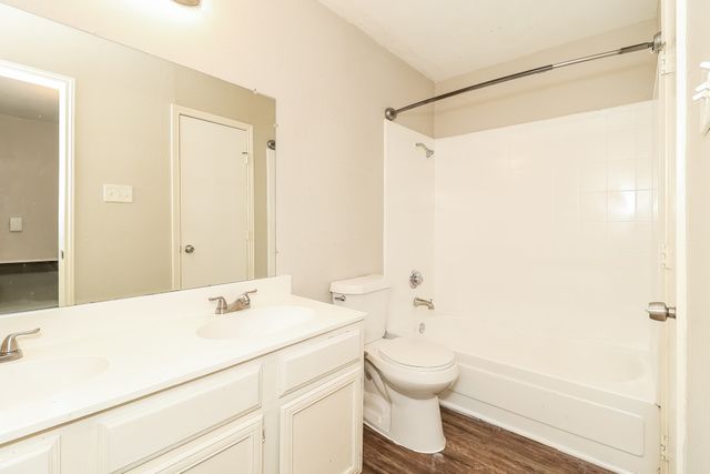 501 Curts Drive, Grand Prairie, TX 75052