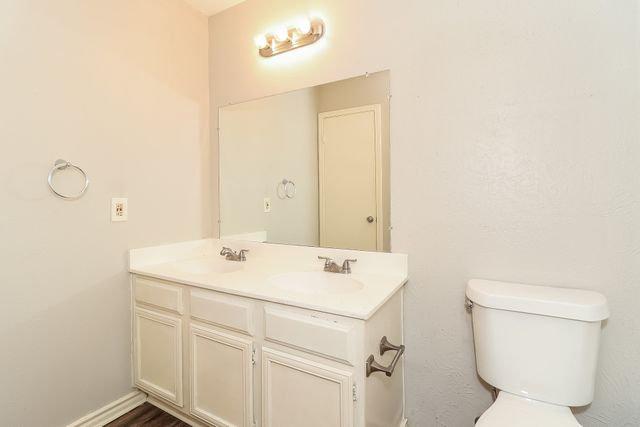 501 Curts Drive, Grand Prairie, TX 75052