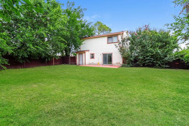 501 Curts Drive, Grand Prairie, TX 75052