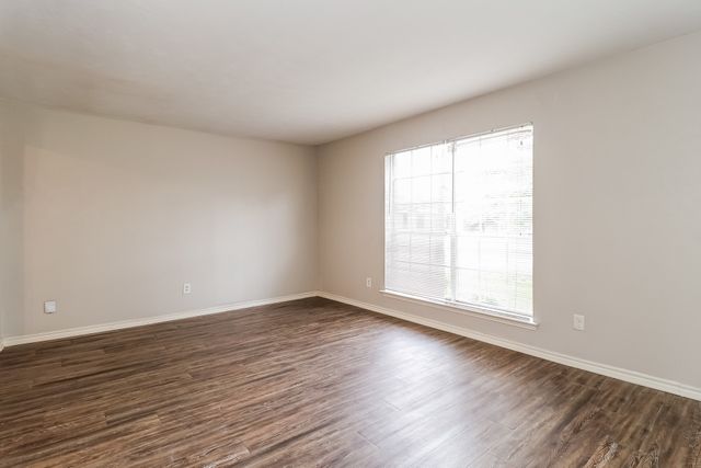 501 Curts Drive, Grand Prairie, TX 75052