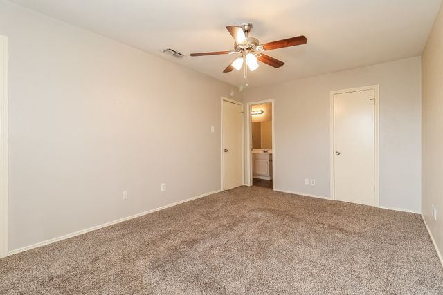 501 Curts Drive, Grand Prairie, TX 75052