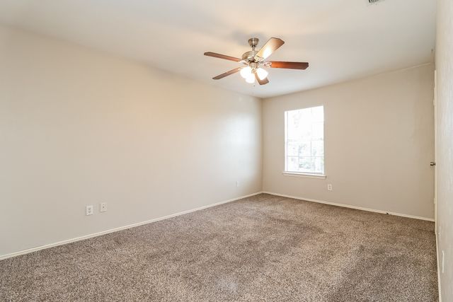501 Curts Drive, Grand Prairie, TX 75052