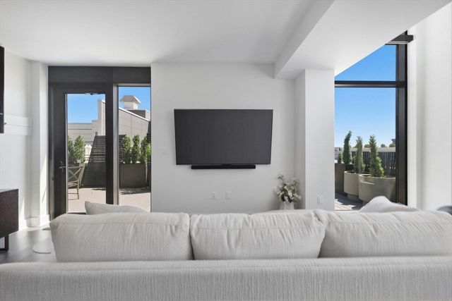 14 West Broadway 7L, Boston, MA 02127