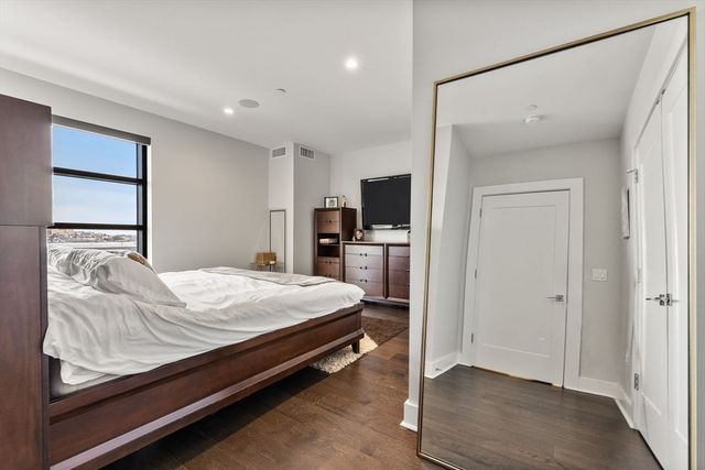 14 West Broadway 7L, Boston, MA 02127