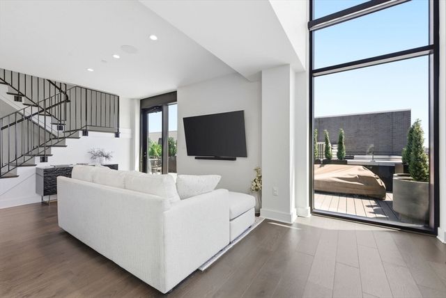 14 West Broadway 7L, Boston, MA 02127