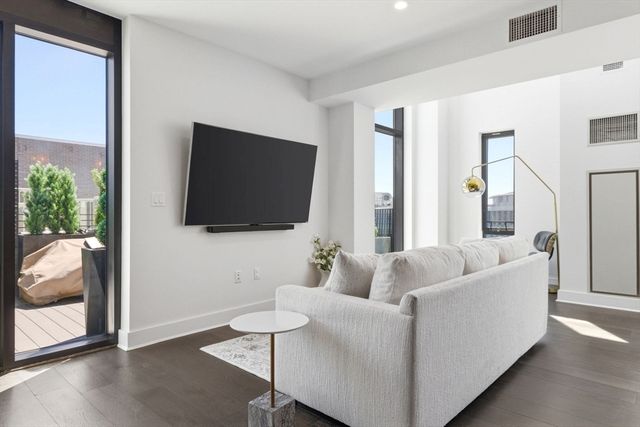 14 West Broadway 7L, Boston, MA 02127