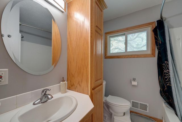 8423 16th Avenue S, Bloomington, MN 55425
