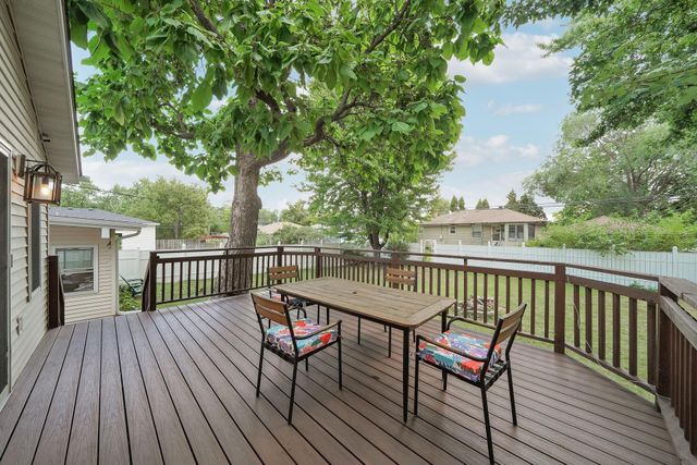 8423 16th Avenue S, Bloomington, MN 55425