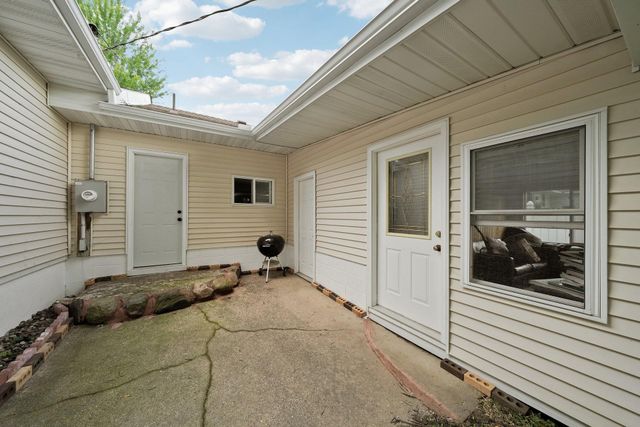 8423 16th Avenue S, Bloomington, MN 55425