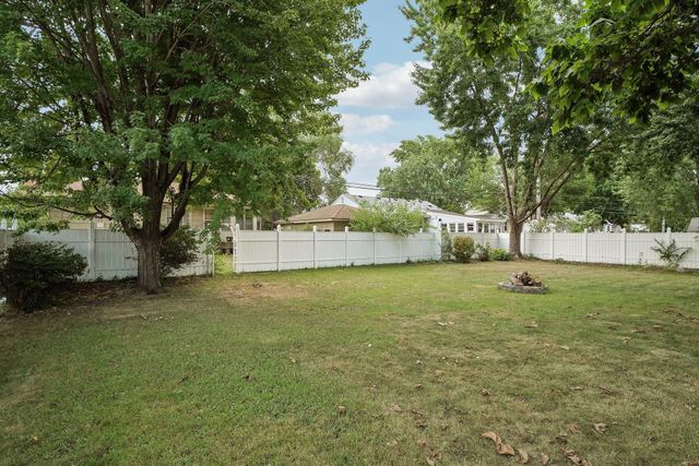 8423 16th Avenue S, Bloomington, MN 55425