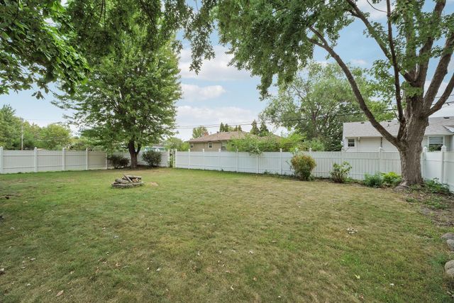 8423 16th Avenue S, Bloomington, MN 55425