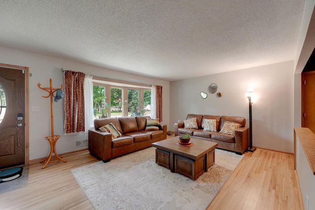 8423 16th Avenue S, Bloomington, MN 55425